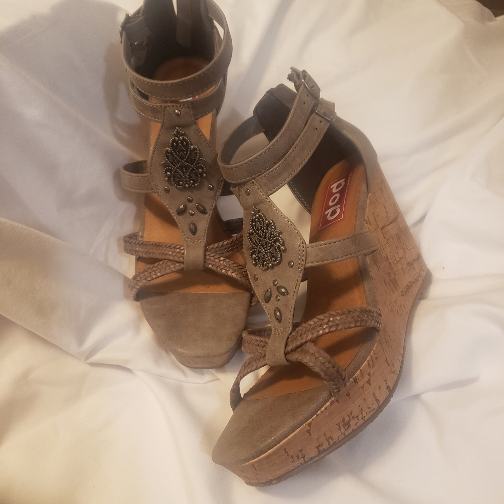pop Platform Wedge Sandals Grey Distress NWOT